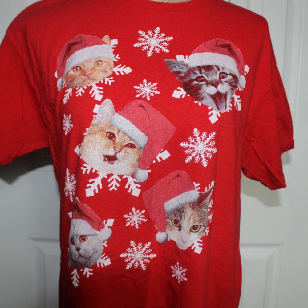 Holiday cat tee shirt